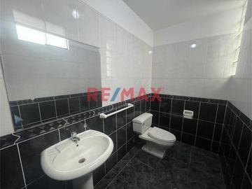 Oportunidad Única En Surco: Departamento En Primer Piso, Iluminado , Espacioso, Cerca Al Jiron Tomasal
