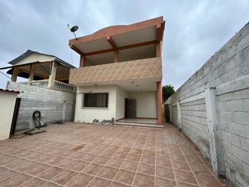 PLAYAS VENDO CASA DOS PISOS URBANIZACION SEGURA CON SALIDA AL MAR
