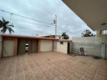 PLAYAS VENDO CASA DOS PISOS URBANIZACION SEGURA CON SALIDA AL MAR