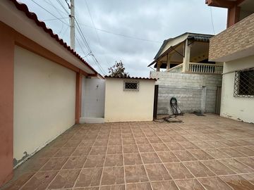 PLAYAS VENDO CASA DOS PISOS URBANIZACION SEGURA CON SALIDA AL MAR
