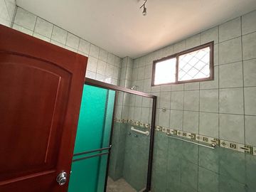 PLAYAS VENDO CASA DOS PISOS URBANIZACION SEGURA CON SALIDA AL MAR