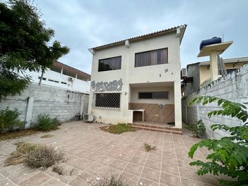 PLAYAS VENDO CASA DOS PISOS URBANIZACION SEGURA CON SALIDA AL MAR