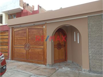 Se Vende Casa En Cedros De Villa Frente A Parque – Chorrillos