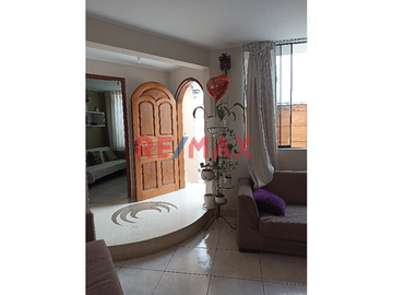 Se Vende Casa En Cedros De Villa Frente A Parque – Chorrillos