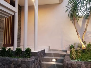 Dijual Rumah Mewah di Galaxi Bumi Permai - 4+1 KT, Minimalis Modern