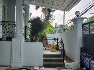 FOR RENT RUMAH BARU SIAP HUNI DI KALIBATA UTARA JAKARTA SELATAN