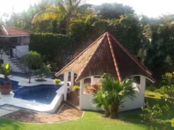 CASA VENTA/RENTA en zona dorada