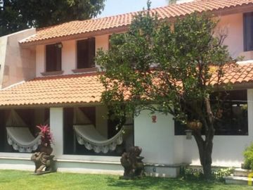 CASA VENTA/RENTA en zona dorada