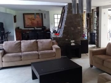 CASA VENTA/RENTA en zona dorada
