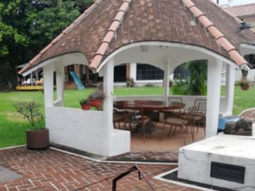 CASA VENTA/RENTA en zona dorada