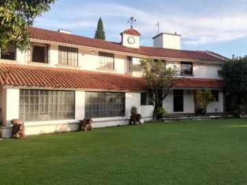 CASA VENTA/RENTA en zona dorada