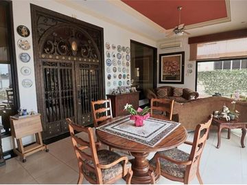 Mansión en venta - Urb. Vistasol vía Samborondón, vista al Río Babahoyo