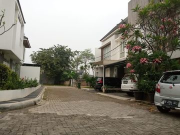 Town House Mewah siap huni 2lantai murah dibintaro sektor 3 diciputat,tangsel
