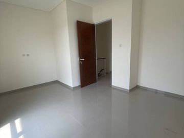 DIJUAL RUMAH CLUSTER BARU 2 LANTAI SYARIAH MURAH DI PERUMAHAN PINANG PAMULANG JUAL DEKAT UNPAM