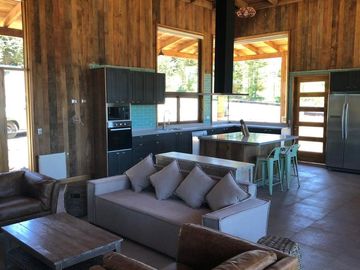 Z O N A S U R . C L Venta Casa Habitación con 2 cabañas anexas.