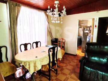 LINDA CASA DE 5 DORMITORIOS EN PASAJE TRANQUILO Y SEGURO, COMUNA DE SAN JOAQUÍN