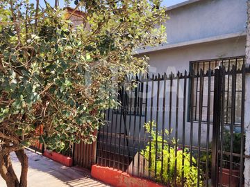 LINDA CASA DE 5 DORMITORIOS EN PASAJE TRANQUILO Y SEGURO, COMUNA DE SAN JOAQUÍN