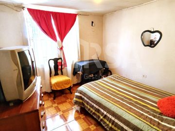 LINDA CASA DE 5 DORMITORIOS EN PASAJE TRANQUILO Y SEGURO, COMUNA DE SAN JOAQUÍN