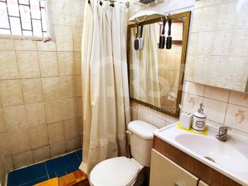 LINDA CASA DE 5 DORMITORIOS EN PASAJE TRANQUILO Y SEGURO, COMUNA DE SAN JOAQUÍN