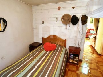 LINDA CASA DE 5 DORMITORIOS EN PASAJE TRANQUILO Y SEGURO, COMUNA DE SAN JOAQUÍN