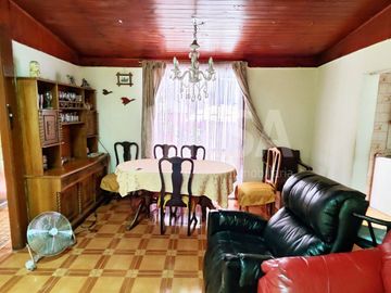 LINDA CASA DE 5 DORMITORIOS EN PASAJE TRANQUILO Y SEGURO, COMUNA DE SAN JOAQUÍN