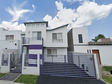 casa en venta a 3 minutos de UVM juriquilla