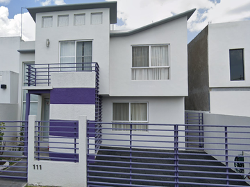 casa en venta a 3 minutos de UVM juriquilla