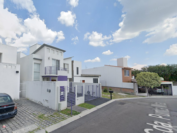 casa en venta a 3 minutos de UVM juriquilla