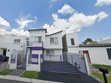 casa en venta a 3 minutos de UVM juriquilla