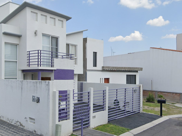 casa en venta a 3 minutos de UVM juriquilla