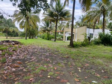 VENDO TERRENO EN URB. JARDINIES DEL MAR  COJIMIES