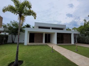 CASA EN VENTA CONDOMINIO BARCELONA DE INDIAS ZONA NORTE