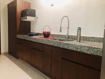 RENTA DEPARTAMENTO DE DOS RECÁMARAS AMUEBLADO CON PISCINA COMPARTIDA EN MONTES DE AMÉ.