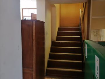 VENDO CASA EN AV. DOLORES, SUPER COMERCIAL
