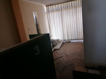 VENDO CASA EN AV. DOLORES, SUPER COMERCIAL