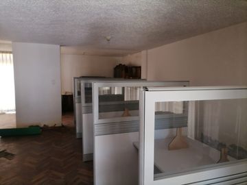 VENDO CASA EN AV. DOLORES, SUPER COMERCIAL