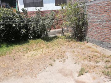 VENDO CASA EN AV. DOLORES, SUPER COMERCIAL