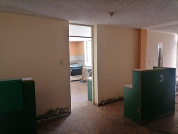 VENDO CASA EN AV. DOLORES, SUPER COMERCIAL