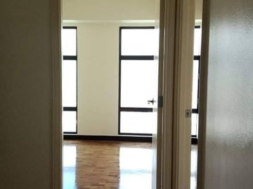 rent to own condo in makati NEAR MAKATI MEDICAL CENTER OSPITAL NEAR DON CHINO ROCES AVE