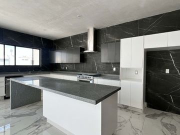 Casa en Venta en Lomas de Chapultepec con 280m2 de terreno