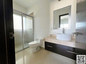CASA EN VENTA CAÑADA NORTE, DE LUJO, 4 REC. UNA ABAJO, EQUIPADA, DOBLE ALTURA