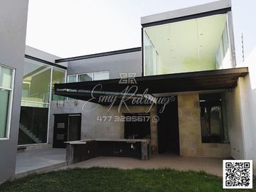 CASA EN VENTA CAÑADA NORTE, DE LUJO, 4 REC. UNA ABAJO, EQUIPADA, DOBLE ALTURA