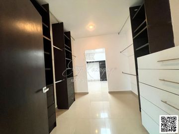 CASA EN VENTA CAÑADA NORTE, DE LUJO, 4 REC. UNA ABAJO, EQUIPADA, DOBLE ALTURA