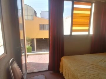Casa habitacional y comercial en venta con ubicación privilegiada, a una cuadra del nuevo tren
