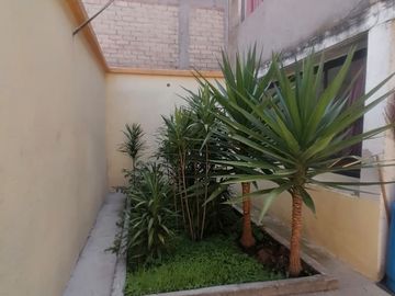 Casa habitacional y comercial en venta con ubicación privilegiada, a una cuadra del nuevo tren