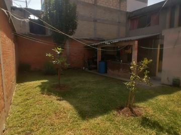 Casa habitacional y comercial en venta con ubicación privilegiada, a una cuadra del nuevo tren