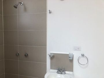 Casa en renta dos niveles en residencial la vida