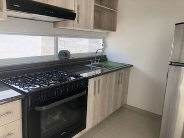 Casa en renta dos niveles en residencial la vida