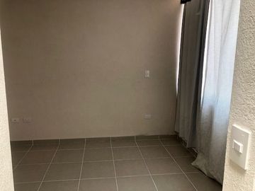Casa en renta dos niveles en residencial la vida