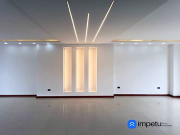 En venta casa cuatro habitaciones en el electricista alto cerca de la Universidad Nacional de Loja al sur de la ciudad